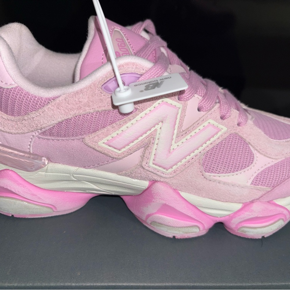 New Balance Pink 9060
